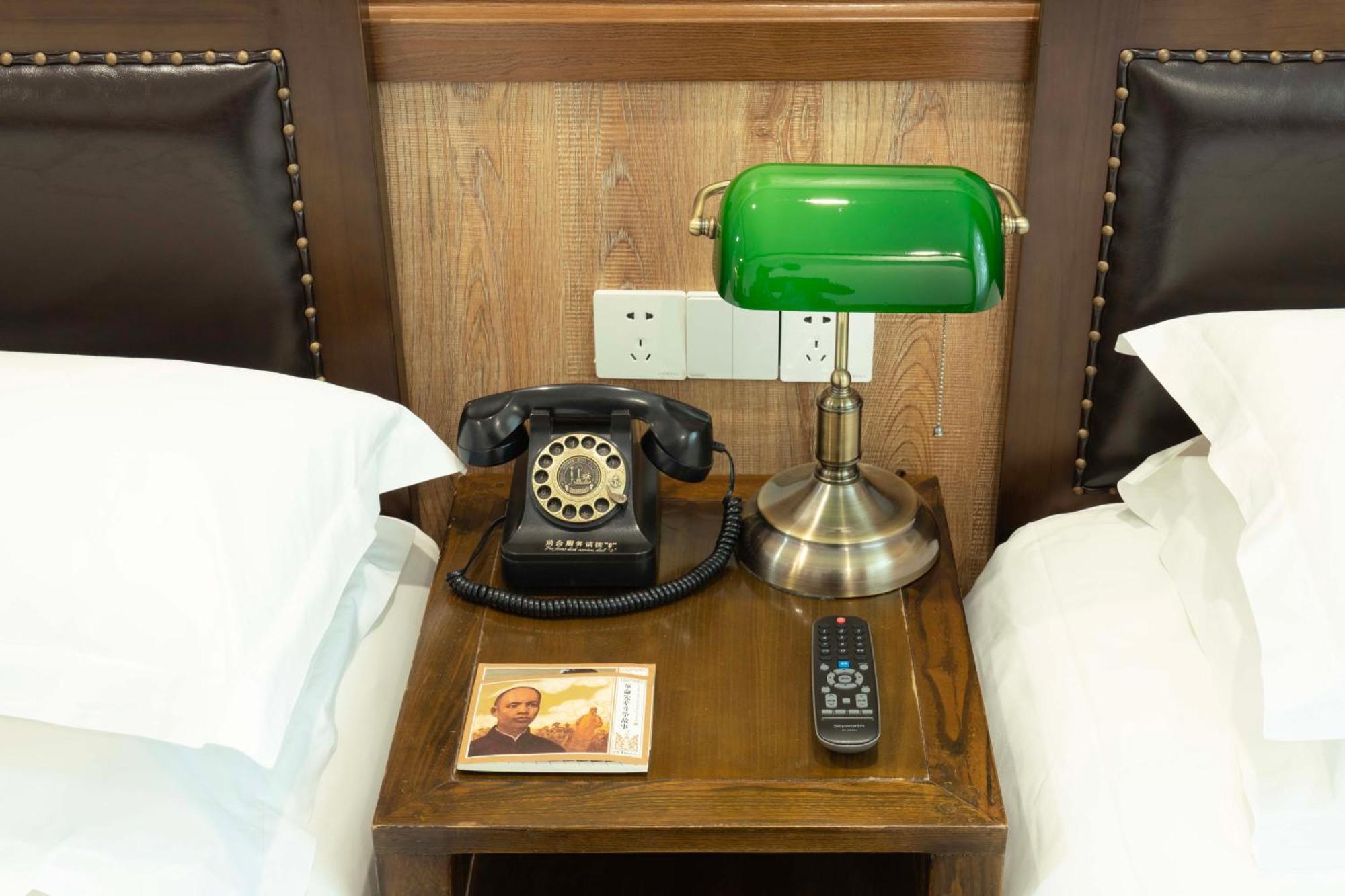 Nost Algia Hotel - Near Beijing Yonghe Lama Temple, Ghost Street, Beihai Park, Jingshan Park, Drum Tower, Houhai Bar Street, Tian'Anmen Square, Located In Beijing Traditional Hutongs, 5 Minutes Away From Subway, Free Laundry Serive Zewnętrze zdjęcie